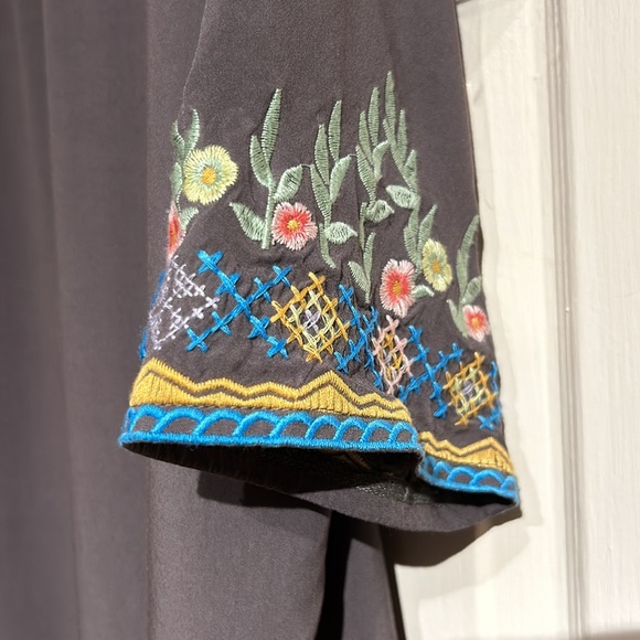 Embroidered Blouse 3/4 sleeves - Picture 9 of 11